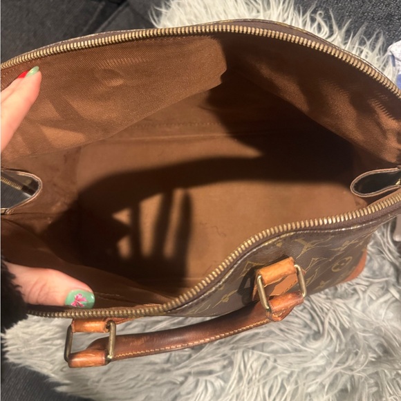 Louis Vuitton Brown Monogram Handbag - Picture 3 of 10